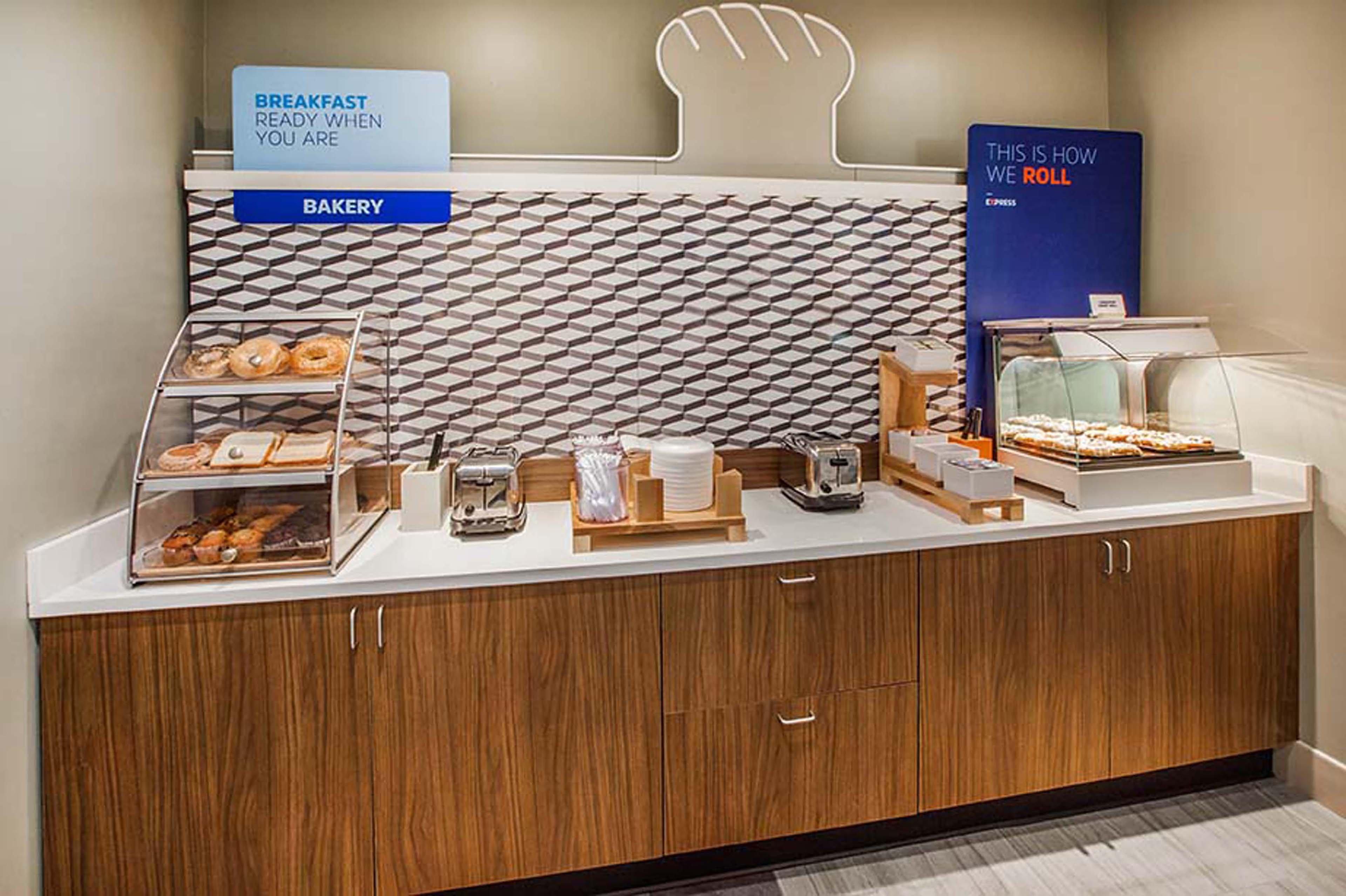 Holiday Inn Express Detroit-Warren/General Motors Technology Center By Ihg Exteriér fotografie