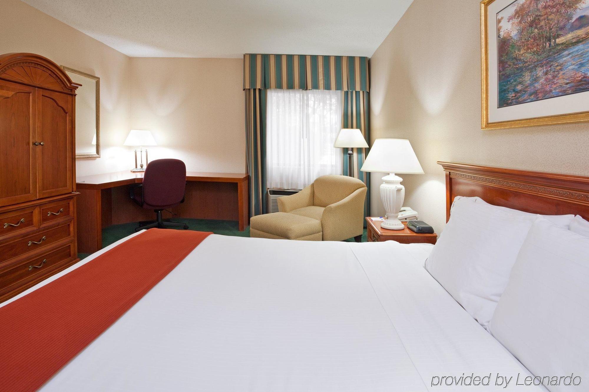 Holiday Inn Express Detroit-Warren/General Motors Technology Center By Ihg Exteriér fotografie