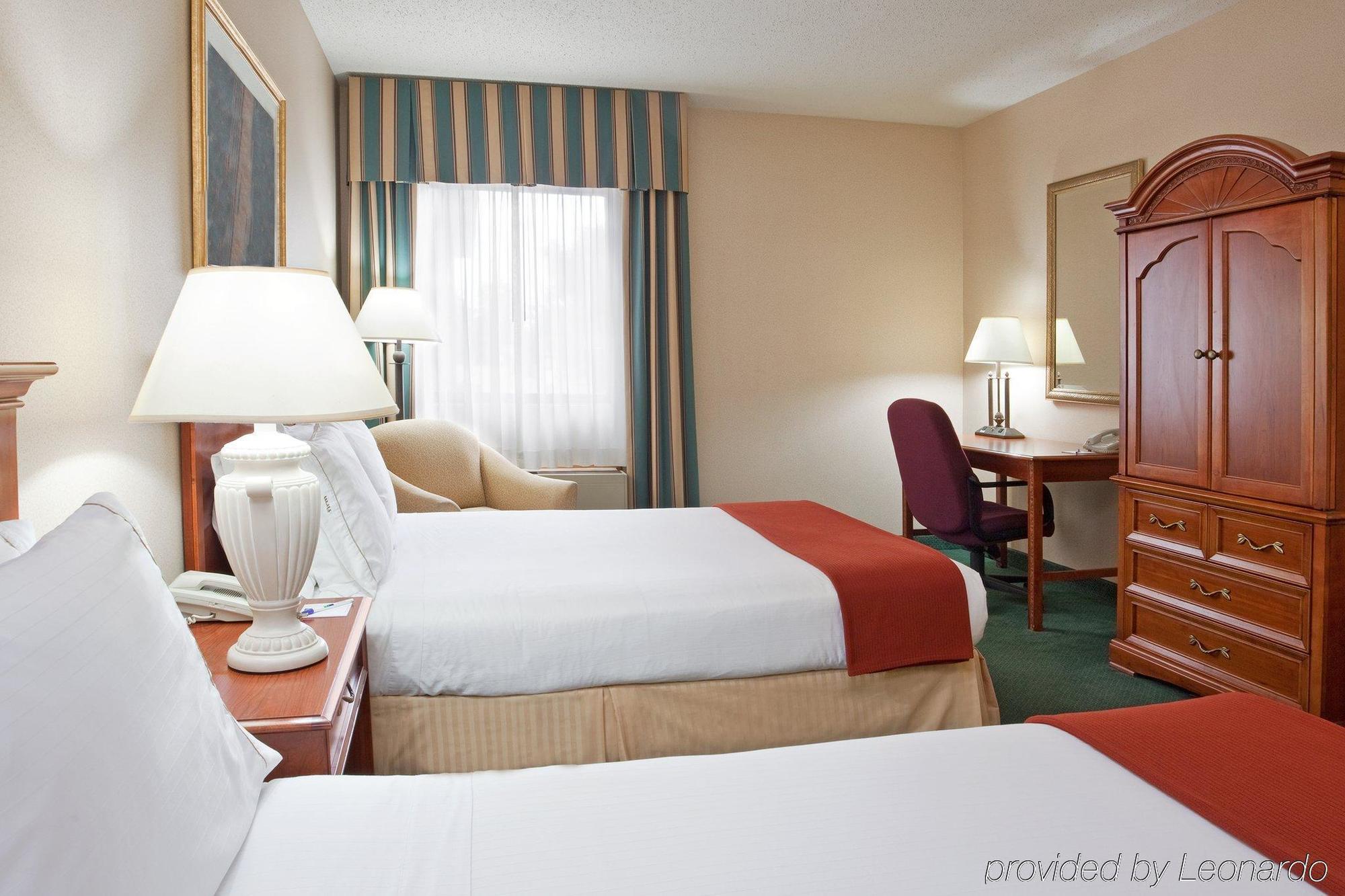 Holiday Inn Express Detroit-Warren/General Motors Technology Center By Ihg Pokoj fotografie