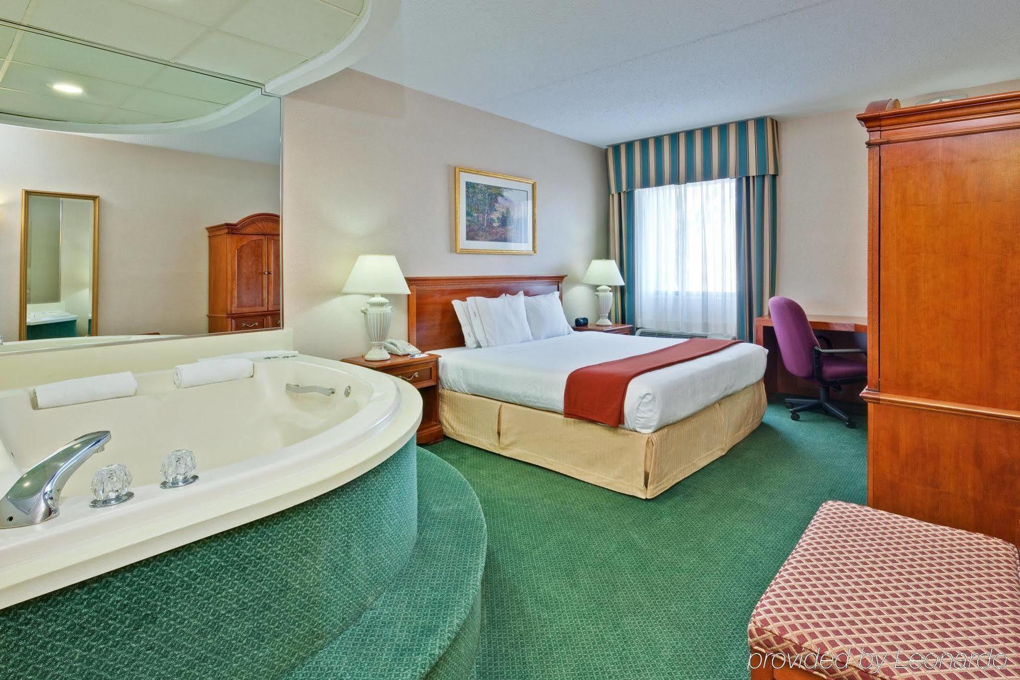 Holiday Inn Express Detroit-Warren/General Motors Technology Center By Ihg Pokoj fotografie