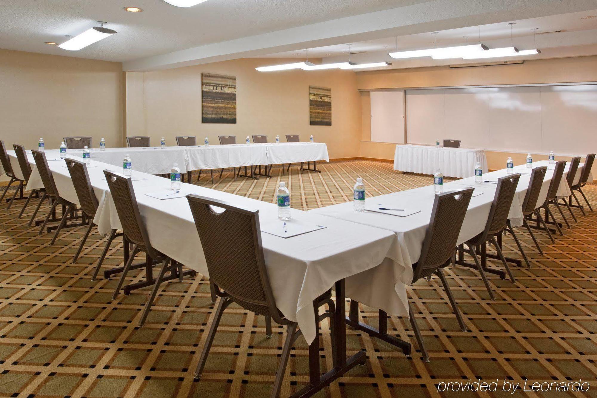 Holiday Inn Express Detroit-Warren/General Motors Technology Center By Ihg Exteriér fotografie